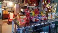 Các mâm lễ được bày biện trang trí rất đẹp cho người dân đi lễ lựa chọn để dâng lên Mẫu.
