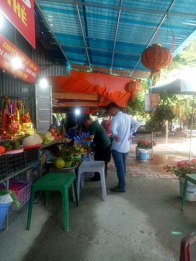 Sắp lễ dâng Mẫu