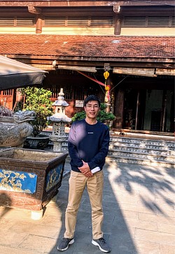 Tại đền Mẫu Hàn Sơn